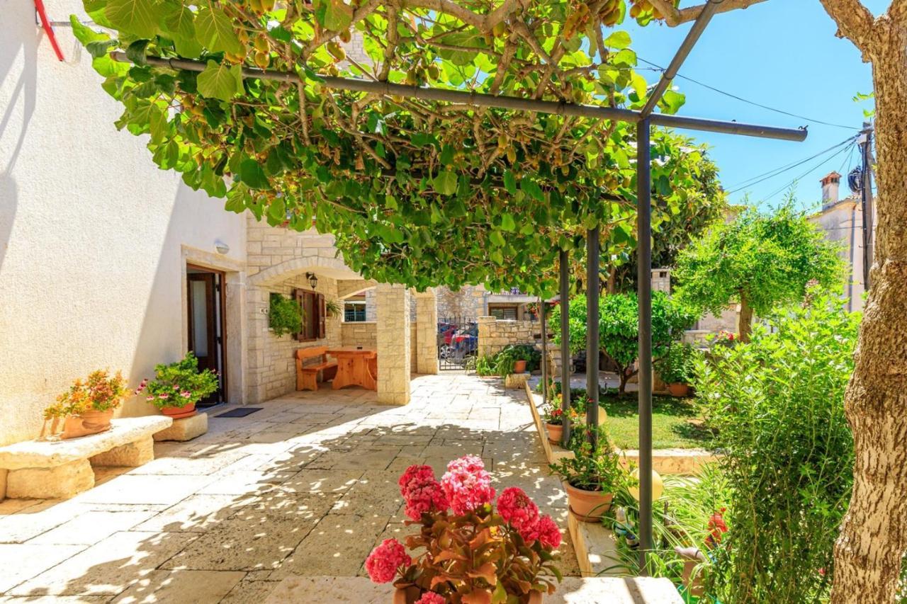Apartments Mirjana Μεντουλίν Εξωτερικό φωτογραφία
